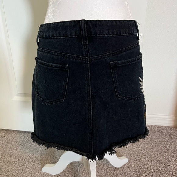 EUC Boohoo Black Denim Skirt Crane Embroidery 8 - Picture 6 of 9
